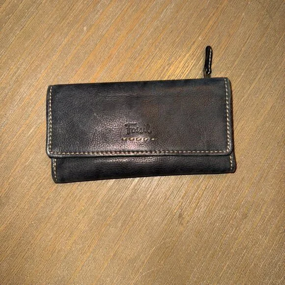 Fossil Checkbook Wallet - Picture 2 of 5
